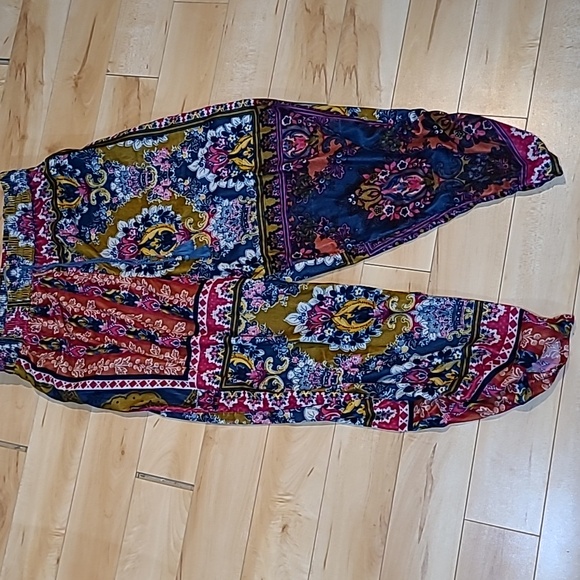 Anthropologie Pants - Anthropologie women's size medium elastic waist